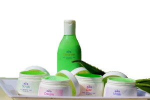 Get anti-acne & pimple-free with the power of Aura aloevera facial kit