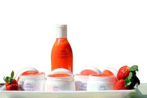 Get anti-pigmentation with the power of Aura strawberry facial kit.