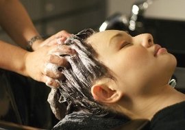 https://aurabeautysalon.in/wp-content/uploads/2014/12/hair-treatment-course.jpg